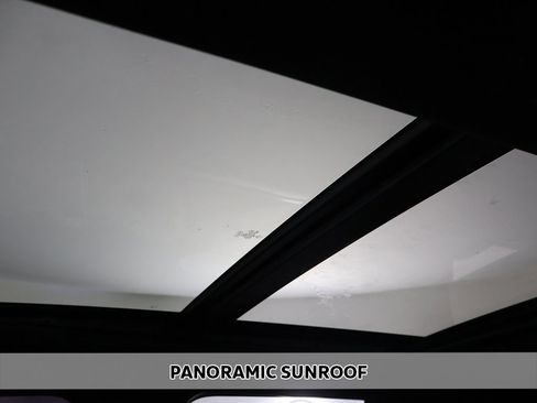 Used 2022 Ford Expedition Limited image 4