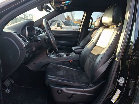 Used 2019 Jeep Grand Cherokee Altitude image 10