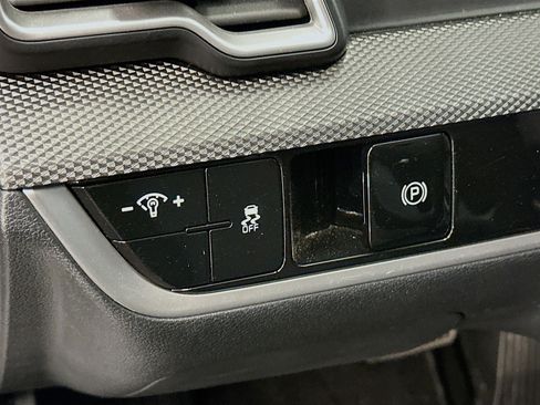 Used 2025 Kia Sportage LX image 17