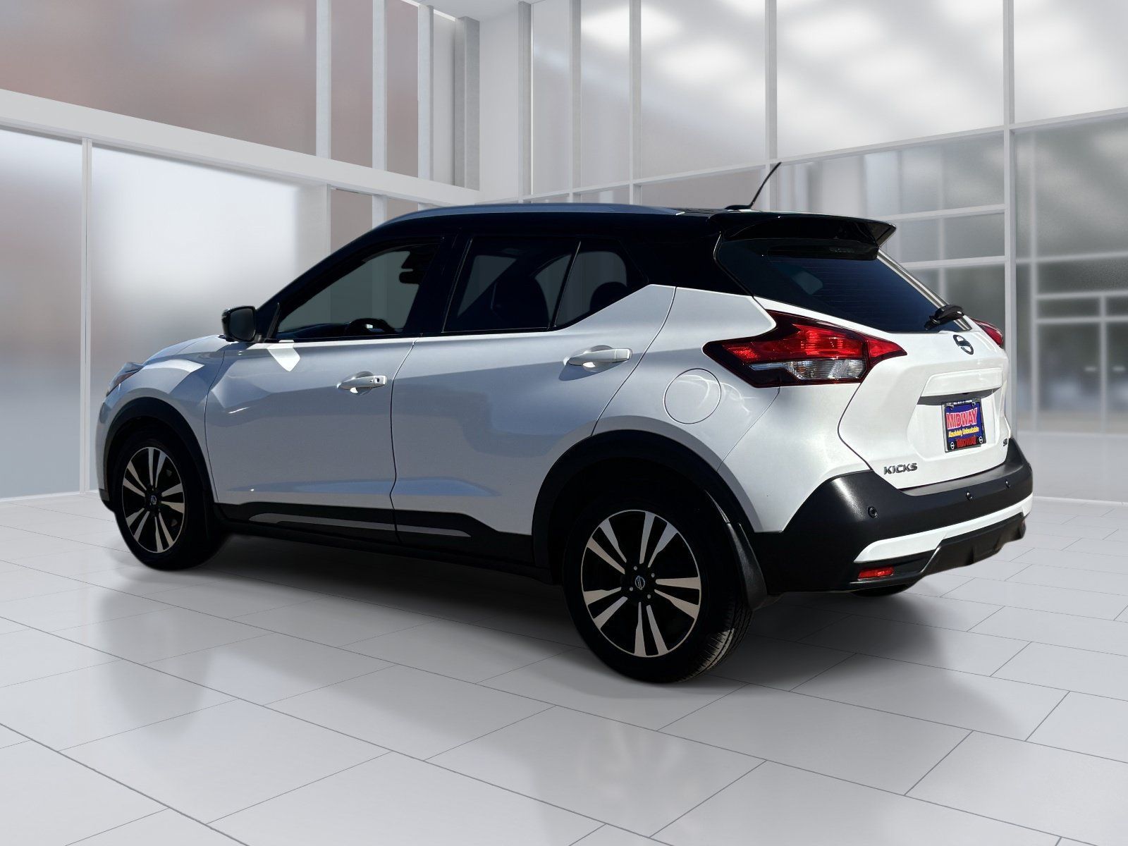 Used 2020 Nissan Kicks SR w/ SR Premium Package FWD image 4