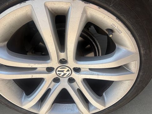 Used 2016 Volkswagen Tiguan SEL FWD image 12