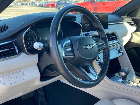 Used 2025 Genesis G70 2.5T image 9