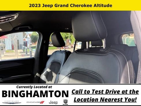 Used 2023 Jeep Grand Cherokee Altitude AWD/4WD image 10