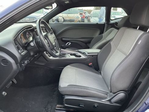 Used 2015 Dodge Challenger SXT image 15