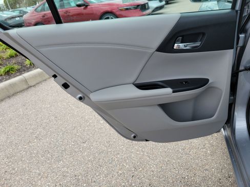 Used 2017 Honda Accord EX-L image 13