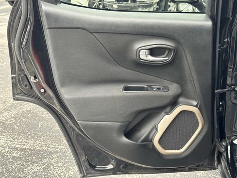 Used 2015 Jeep Renegade Latitude w/ Cold Weather Group image 13