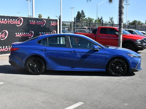 Used 2025 Toyota Camry SE w/ Convenience Package FWD image 9
