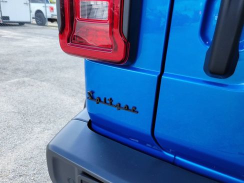 Used 2025 Jeep Wrangler Unlimited Sport AWD/4WD image 6