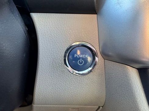 Used 2017 Toyota Highlander Limited image 30