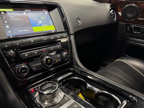 Used 2016 Jaguar XJ R-Sport image 24