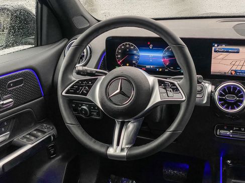 New 2025 Mercedes-Benz GLB 250 4MATIC image 13