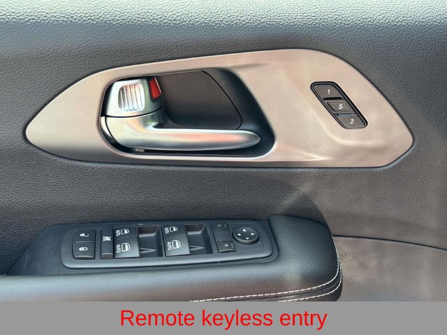 New 2027 Chrysler Pacifica Select FWD image 21