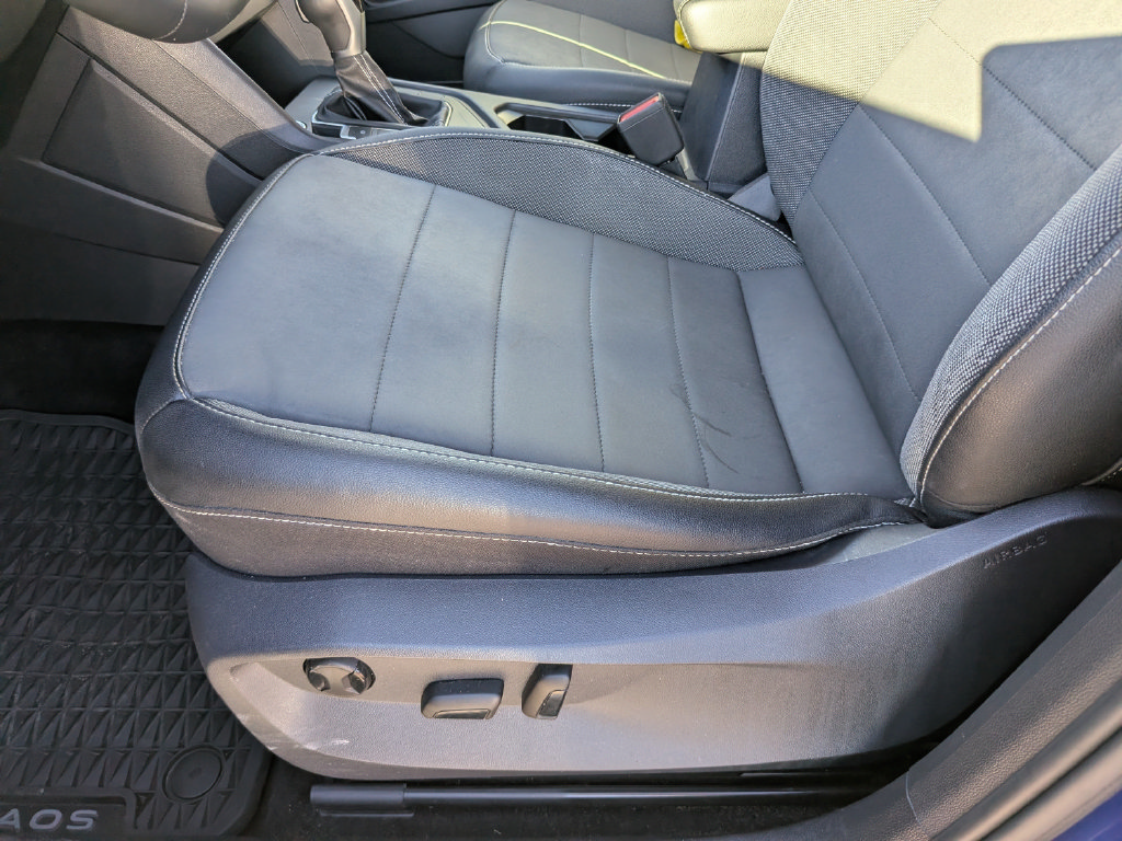 Used 2022 Volkswagen Taos SE FWD image 19