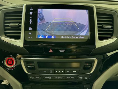 Used 2018 Honda Pilot Touring image 14