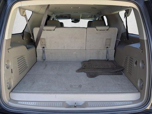 Used 2017 Chevrolet Suburban LT image 6