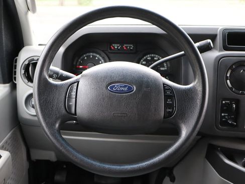 Used 2010 Ford E-350 and Econoline 350 XLT RWD image 18