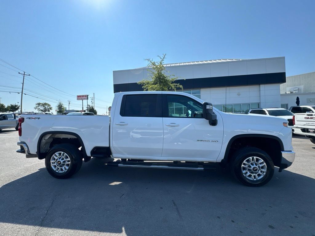 Used 2025 Chevrolet Silverado 2500 LT w/ Convenience Package AWD/4WD image 8