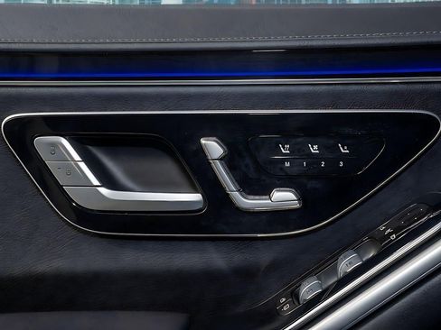 Used 2022 Mercedes-Benz S 500 4MATIC w/ AMG Line Package image 28