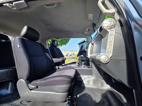 Used 2007 Toyota FJ Cruiser 4WD image 16