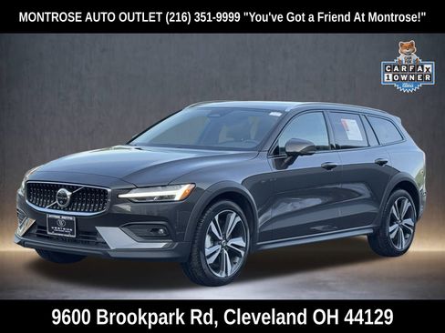 Certified 2025 Volvo V60 B5 Cross Country Plus image 8