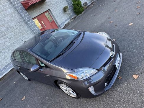 Used 2014 Toyota Prius Five image 4