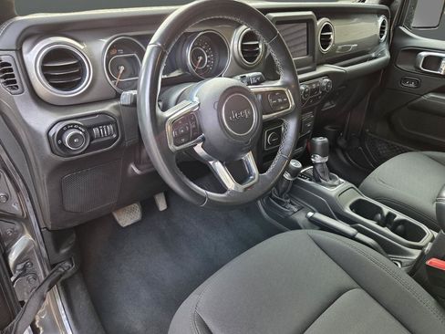 Used 2019 Jeep Wrangler Unlimited Sahara AWD/4WD image 10