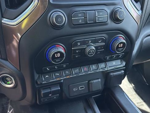 Used 2021 Chevrolet Silverado 1500 High Country w/ Technology Package image 32