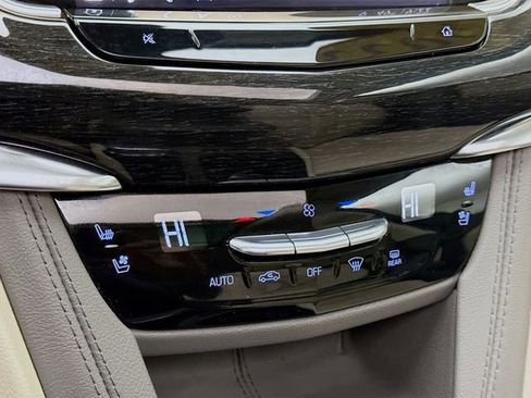 Used 2022 Cadillac XT6 Premium Luxury w/ Technology Package image 18