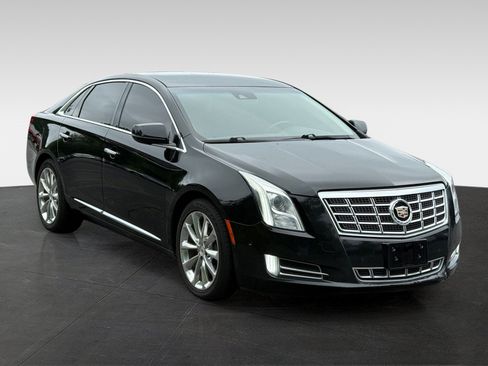 Used 2014 Cadillac XTS Luxury w/ Driver Awareness Package FWD image 3
