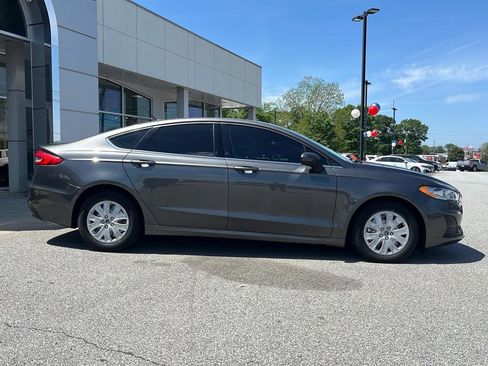 Used 2019 Ford Fusion S image 2