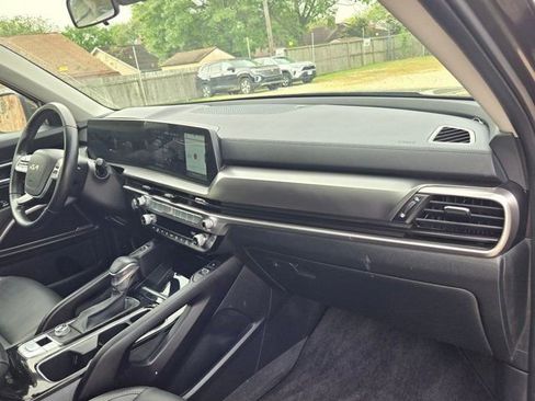 Used 2025 Kia Telluride S image 31