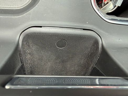 Used 2024 GMC Sierra 1500 SLT image 17