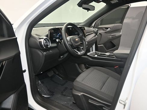 Used 2025 Chevrolet Equinox LT FWD image 13