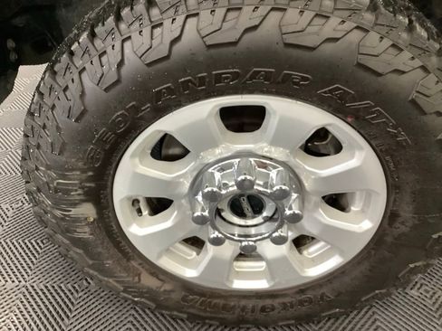 Used 2024 Ford F250 XLT w/ FX4 Off-Road Package AWD/4WD image 2