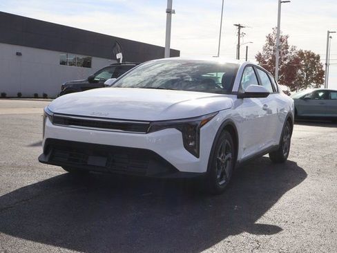 New 2025 Kia K4 LXS image 3