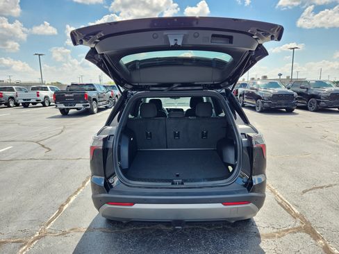Used 2026 Chevrolet Equinox LT FWD image 10
