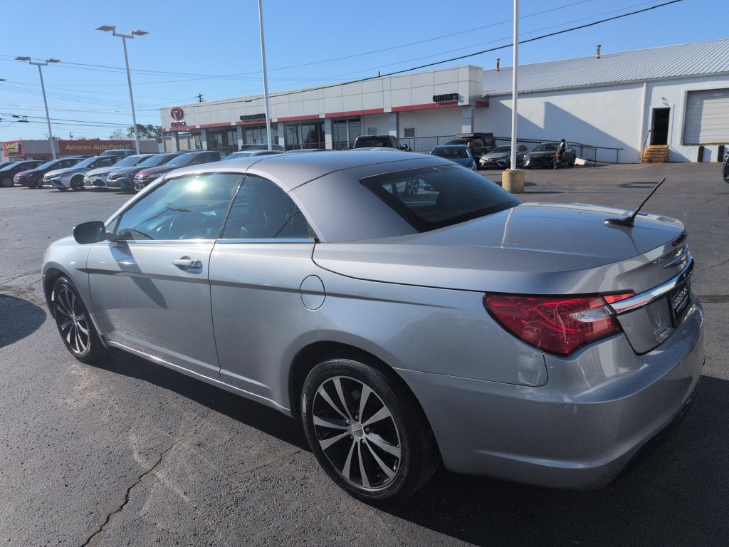 Used 2013 Chrysler 200 S FWD image 4