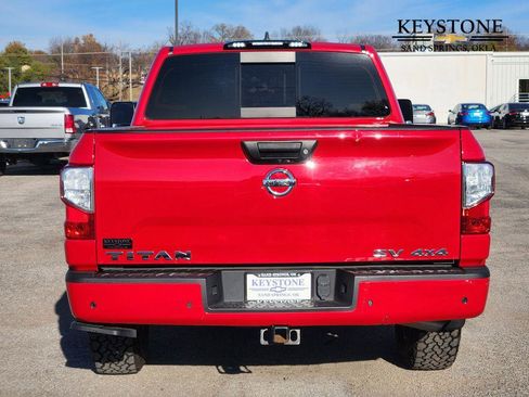 Used 2022 Nissan Titan SV w/ SV Utility Package image 6
