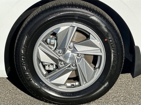 Used 2026 Hyundai Elantra SE image 30