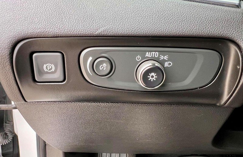 Used 2021 Buick Enclave Avenir w/ Avenir Technology Package AWD/4WD image 28
