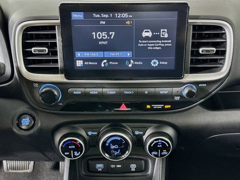 Used 2025 Hyundai Venue SEL FWD image 23