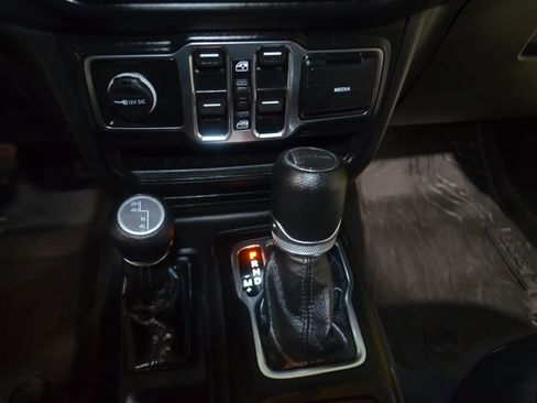 Used 2023 Jeep Gladiator Sport AWD/4WD image 29