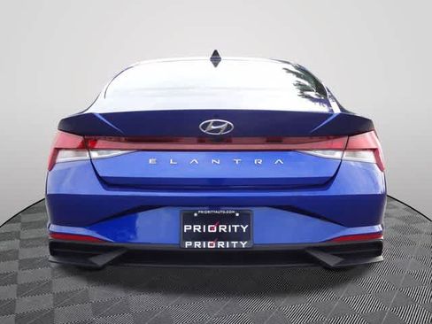 Used 2023 Hyundai Elantra SEL w/ Convenience Package FWD image 3