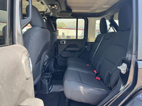 Used 2020 Jeep Wrangler Unlimited Sahara AWD/4WD image 16