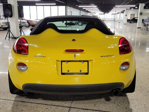 Used 2007 Pontiac Solstice Convertible w/ Premium Package RWD image 2