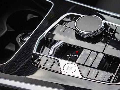 New 2026 BMW X5 xDrive50e w/ M Sport Package image 19