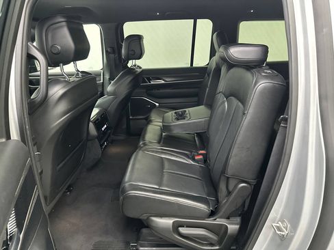 Used 2024 Jeep Wagoneer L Series II w/ Flexible Seating Group AWD/4WD image 24