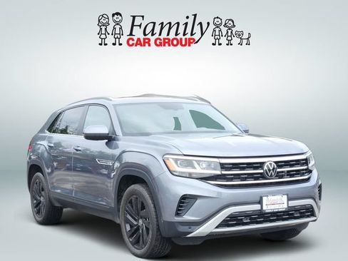 Used 2023 Volkswagen Atlas Cross Sport SE w/ Panoramic Sunroof Package AWD/4WD image 2