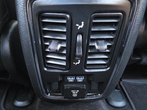 Used 2019 Jeep Grand Cherokee Limited AWD/4WD image 39