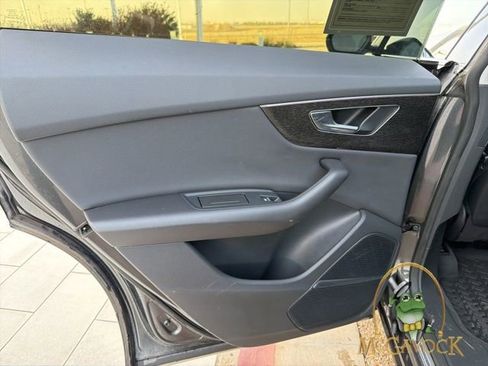 Used 2021 Audi Q8 Premium Plus w/ Premium Plus Package image 19